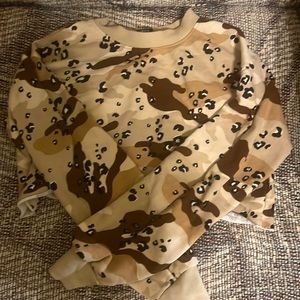 Forever 21 cropped camo sweatshirt